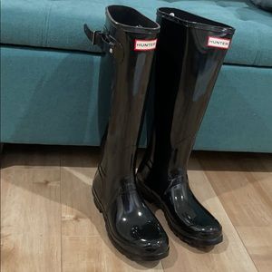 NEW Black glossy tall Hunter boots.